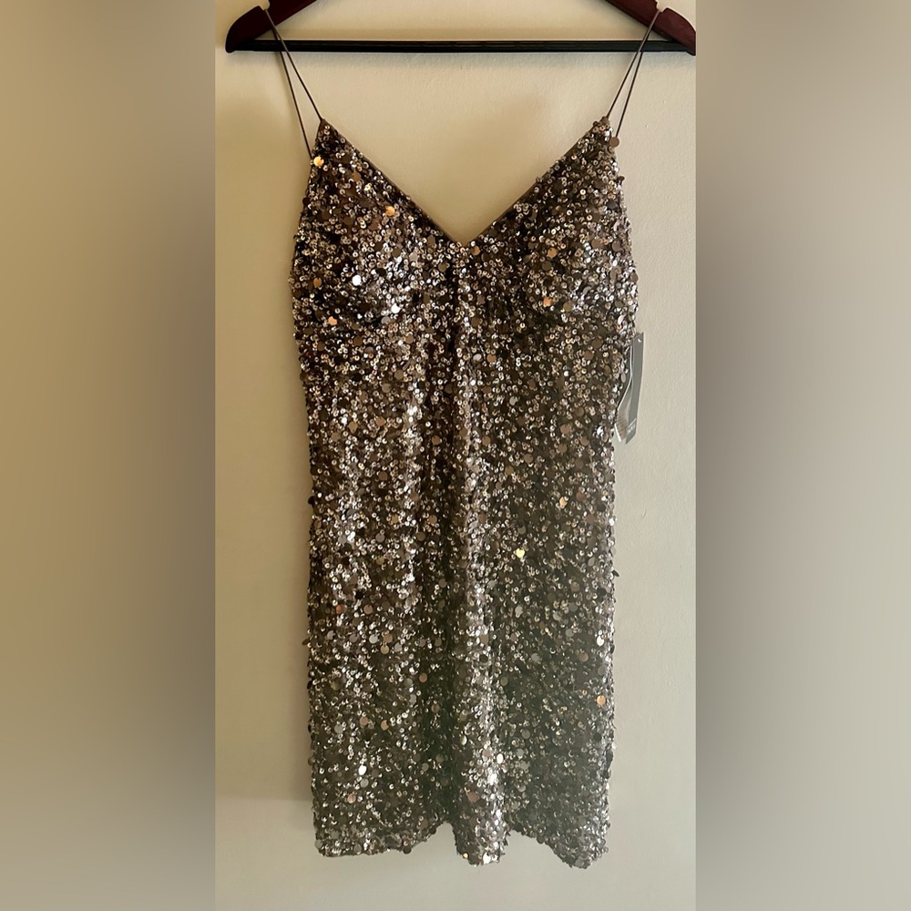 Adriana Papell Spaghetti Strap Bronze
Champagne...